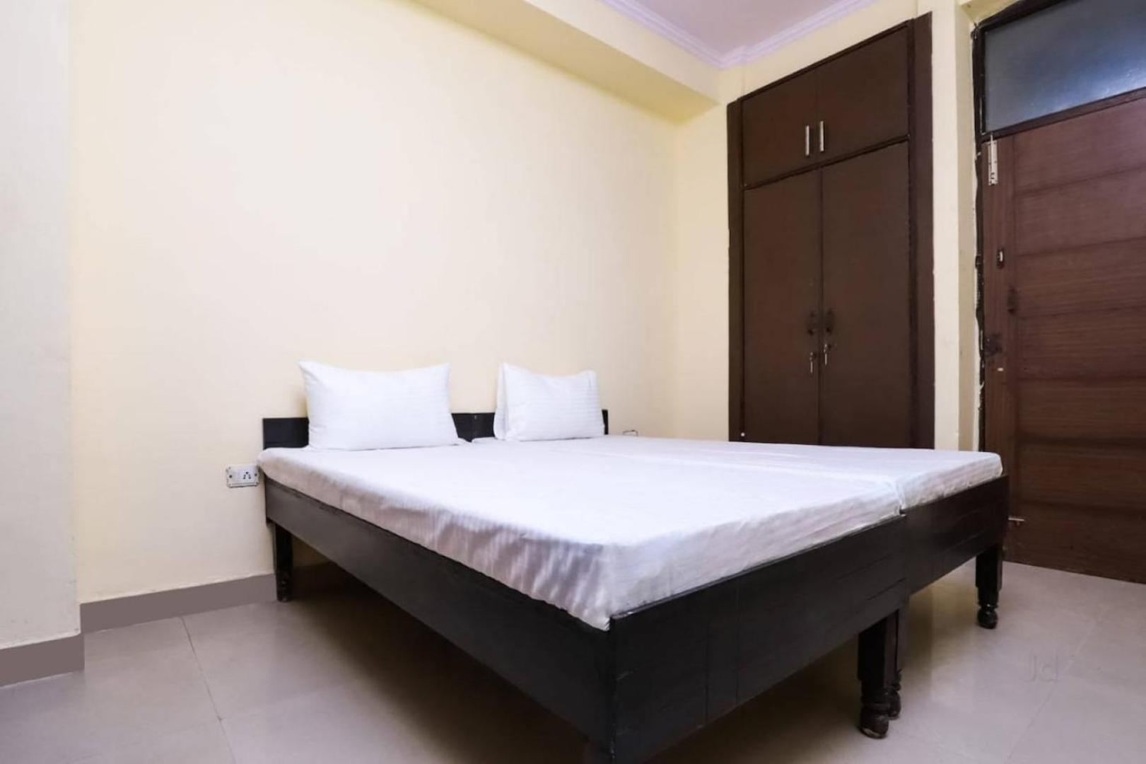 Chirag Hotel,Ghaziabad Zewnętrze zdjęcie